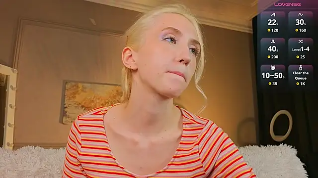 Snapshot of Elen__Moore chatting on June 2026 12:44:02 PM Elen Moore online show from June 2026 12:44:02 PM