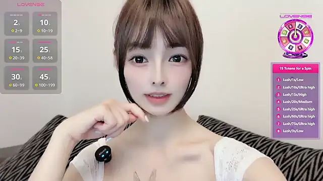 Snapshot of Elleeeee chatting on July 2026 08:28:02 AM Elleeeee online show from July 2026 08:28:02 AM