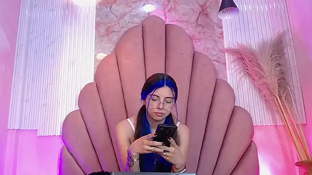 Kyomi Hunt online show from June 2026 05:02:02 AM