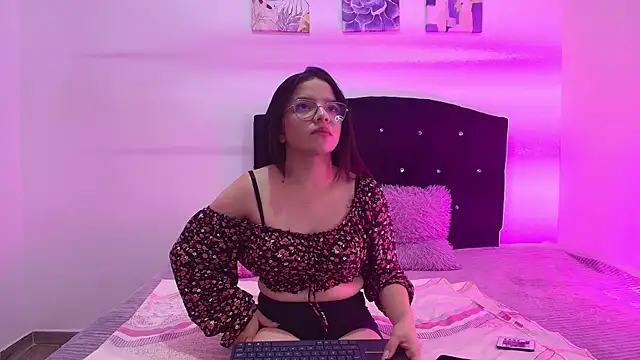 Snapshot of Samantha__Velvet chatting on May 2026 12:40:01 AM Samantha Velvet online show from May 2026 12:40:01 AM