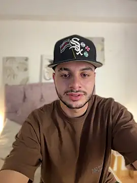 Snapshot of Amadeo_Wild_ chatting on May 2026 04:07:02 AM Amadeo Wild online show from May 2026 04:07:02 AM