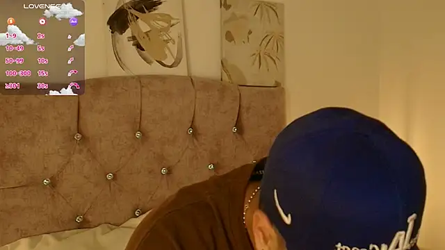 Snapshot of Amadeo_Wild_ chatting on May 2026 04:10:01 AM Amadeo Wild online show from May 2026 04:10:01 AM