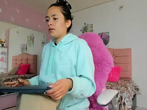 ivyyemerald  online show from June 2026 12:52:02 PM
