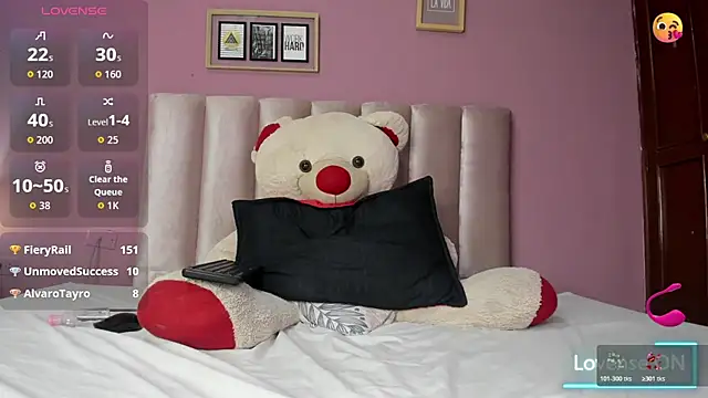 Snapshot of ORIANNA_21 chatting on June 2026 12:32:02 AM ORIANNA 21 online show from June 2026 12:32:02 AM