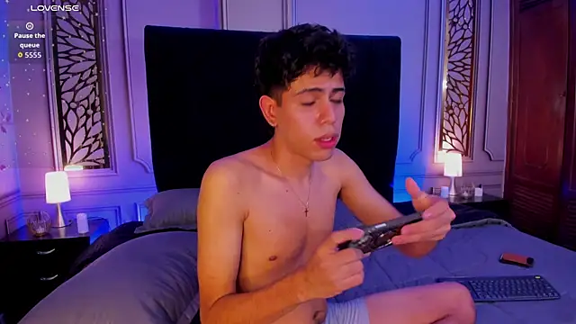hunterwest06 online show from June 2026 10:54:02 AM