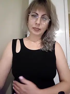 Snapshot of Kitty-MEOWW chatting on June 2026 10:21:01 PM Kitty-MEOWW online show from June 2026 10:21:01 PM