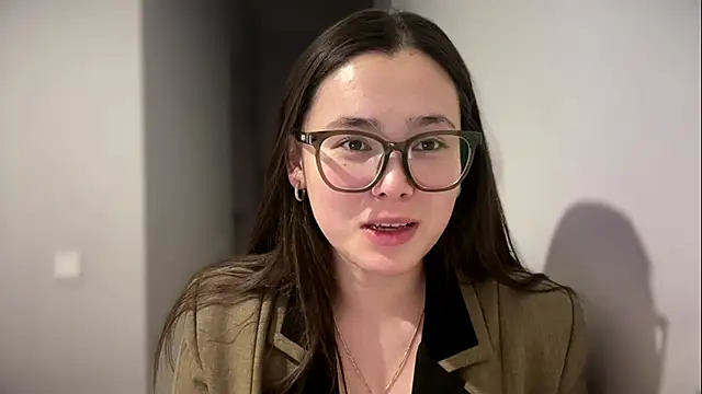 AmeliaAurelia online show from May 2026 03:30:02 PM