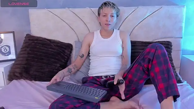 Snapshot of vane_grey chatting on June 2026 07:51:02 PM vane grey online show from June 2026 07:51:02 PM