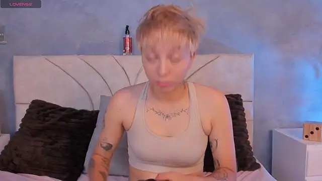 Snapshot of vane_grey chatting on July 2026 06:21:01 PM vane grey online show from July 2026 06:21:01 PM