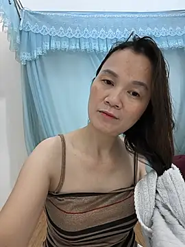 Snapshot of Lye_lovely chatting on June 2026 01:32:02 PM Lye lovely online show from June 2026 01:32:02 PM