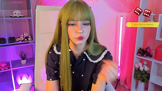 Snapshot of YunaLeaf chatting on May 2026 09:09:02 PM YunaLeaf online show from May 2026 09:09:02 PM