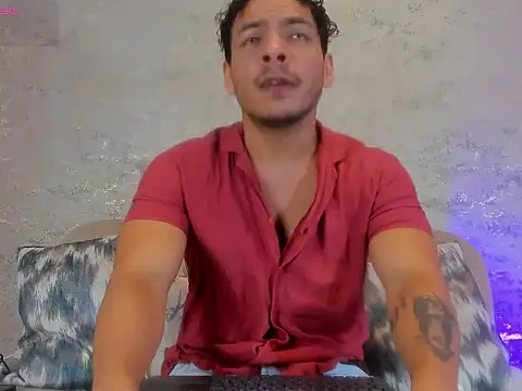 Snapshot of OliverWyse chatting on June 2026 12:20:01 AM OliverWyse online show from June 2026 12:20:01 AM