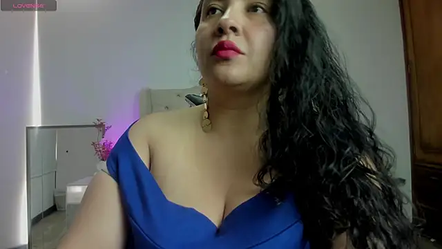 Snapshot of JadeBellee chatting on June 2026 05:35:02 PM JadeBellee online show from June 2026 05:35:02 PM