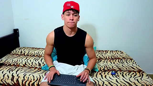 Luke Muscle online show from June 2026 04:04:02 AM