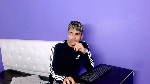 Angel foxc13 online show from June 2026 03:17:01 AM