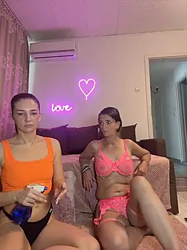 Snapshot of Sabrinee_xx_divine chatting on June 2026 08:29:02 AM Sabrinee xx divine online show from June 2026 08:29:02 AM