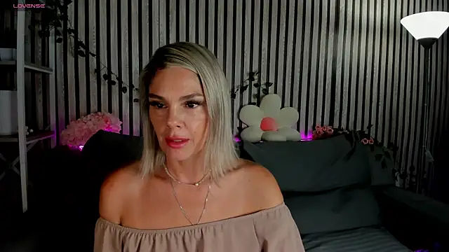 Snapshot of Betty_Brock chatting on July 2026 01:19:01 AM Betty Brock online show from July 2026 01:19:01 AM