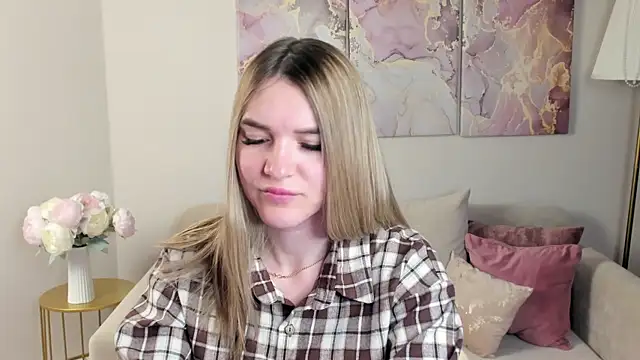 RoxyReignn online show from June 2026 09:45:01 PM