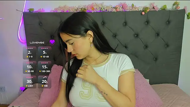 Snapshot of Zoe_Queens chatting on July 2026 12:10:01 PM Zoe Queens online show from July 2026 12:10:01 PM