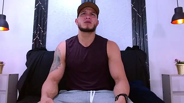 Maximiliano Stronge online show from June 2026 07:35:02 PM