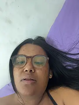 Snapshot of Eumileninha chatting on July 2026 04:11:01 PM Eumileninha online show from July 2026 04:11:01 PM