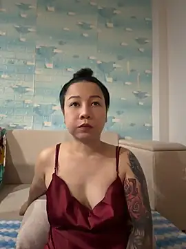 Snapshot of LINDA_HD chatting on June 2026 12:42:02 PM LINDA HD online show from June 2026 12:42:02 PM