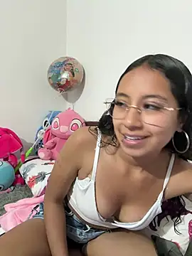 Snapshot of Violetlove_ chatting on June 2026 10:35:02 AM Violetlove online show from June 2026 10:35:02 AM