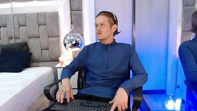 AnthonyStone  online show from June 2026 07:41:02 PM