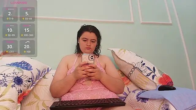 Snapshot of Vicky-Mooree chatting on June 2026 09:07:02 PM Vicky-Mooree online show from June 2026 09:07:02 PM