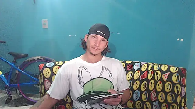 Snapshot of MrKingsaintx chatting on June 2026 01:08:01 AM MrKingsaintx online show from June 2026 01:08:01 AM