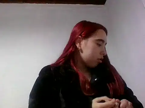 Snapshot of Annisofi000 chatting on June 2026 01:18:02 AM Annisofi000 online show from June 2026 01:18:02 AM