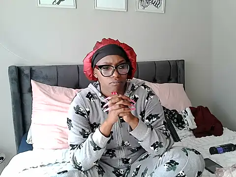 Snapshot of MissLaToYa chatting on June 2026 12:05:02 PM MissLaToYa online show from June 2026 12:05:02 PM