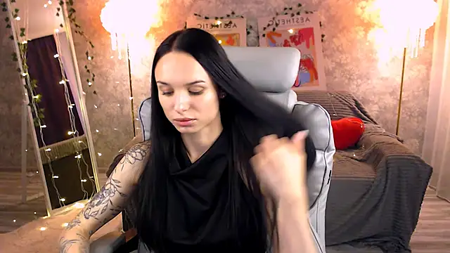 Snapshot of NicoleMerz chatting on June 2026 04:00:01 PM NicoleMerz online show from June 2026 04:00:01 PM