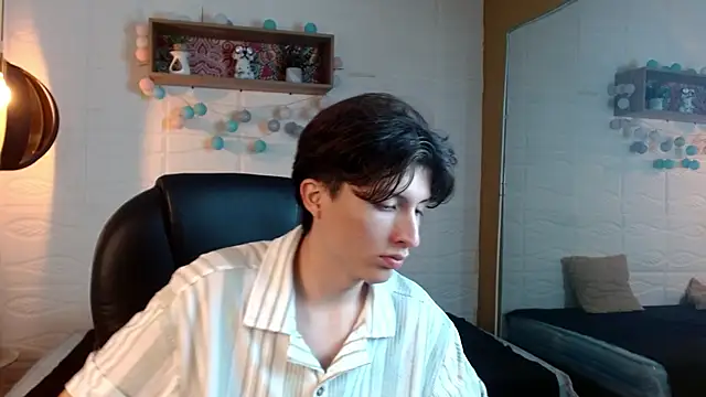 Marcoviolet online show from June 2026 07:23:01 PM