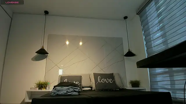 SARAH COLLENS  online show from June 2026 11:34:01 AM