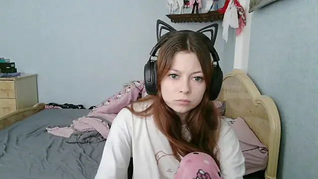 Snapshot of AlessiaViolet chatting on July 2026 08:55:02 AM AlessiaViolet online show from July 2026 08:55:02 AM