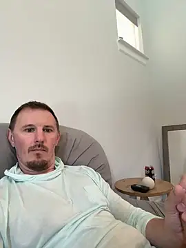 Hardpaul85 online show from June 2026 06:09:01 PM