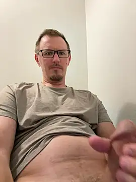 Hardpaul85 online show from July 2026 03:40:01 PM