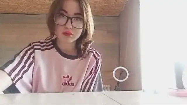 OliviaMoment online show from June 2026 10:42:01 AM
