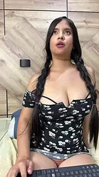 Snapshot of Lara_petit chatting on June 2026 01:28:02 AM Lara petit online show from June 2026 01:28:02 AM