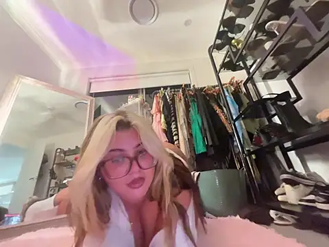 luckygigi online show from May 2026 06:09:01 PM