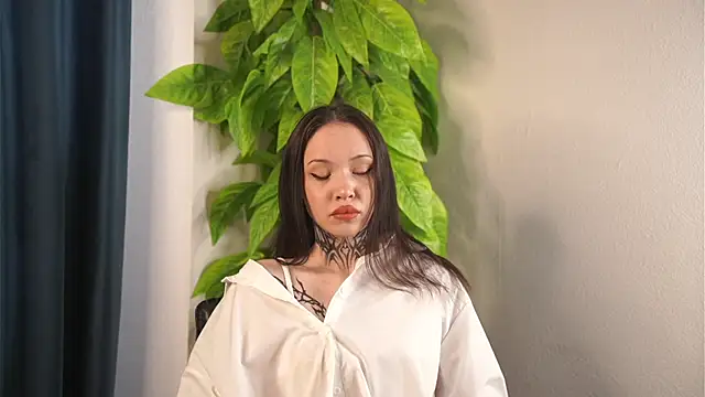 GeralynFreyer online show from May 2026 09:06:02 AM