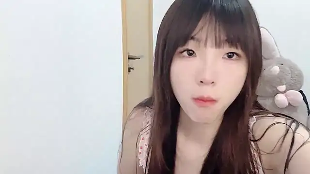 Snapshot of Louise-3 chatting on June 2026 10:02:01 PM Louise-3 online show from June 2026 10:02:01 PM