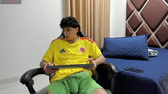 Ithan Hott online show from June 2026 03:49:01 AM
