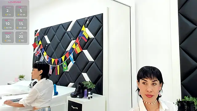 Snapshot of CarlaLinares chatting on June 2026 08:02:01 PM CarlaLinares online show from June 2026 08:02:01 PM