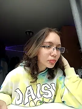 Snapshot of AliceCutness chatting on June 2026 02:53:01 AM AliceCutness online show from June 2026 02:53:01 AM
