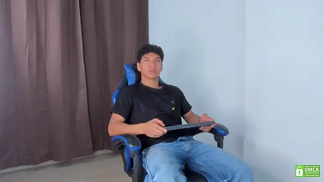 Snapshot of Maximiliano_Young chatting on June 2026 12:36:02 PM Maximiliano Young online show from June 2026 12:36:02 PM