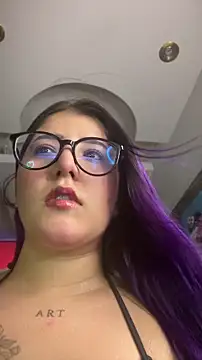 Snapshot of Tulivette_ chatting on June 2026 04:58:02 AM Tulivette online show from June 2026 04:58:02 AM