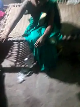 Snapshot of desiwife123coupl chatting on June 2026 05:06:02 PM desiwife123coupl online show from June 2026 05:06:02 PM