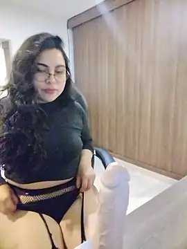 Snapshot of Roxxy_Sade chatting on June 2026 12:02:02 AM Roxxy Sade online show from June 2026 12:02:02 AM